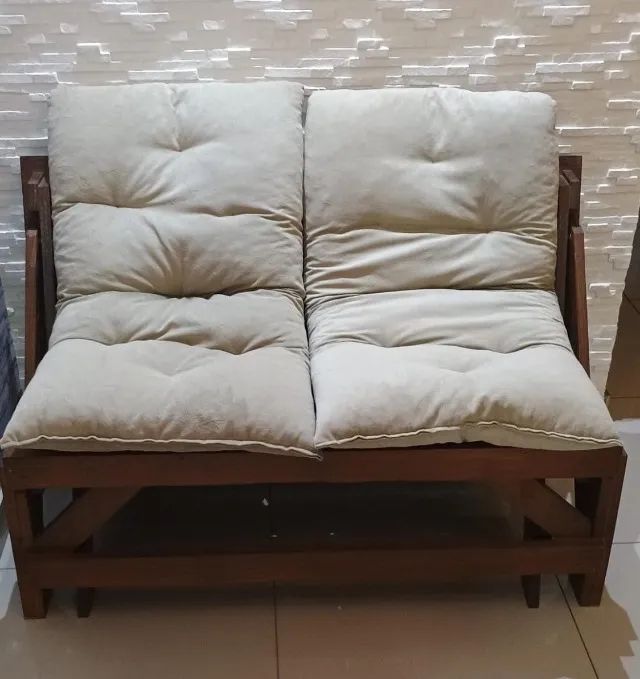 Banco que vira mesa com almofadas novo