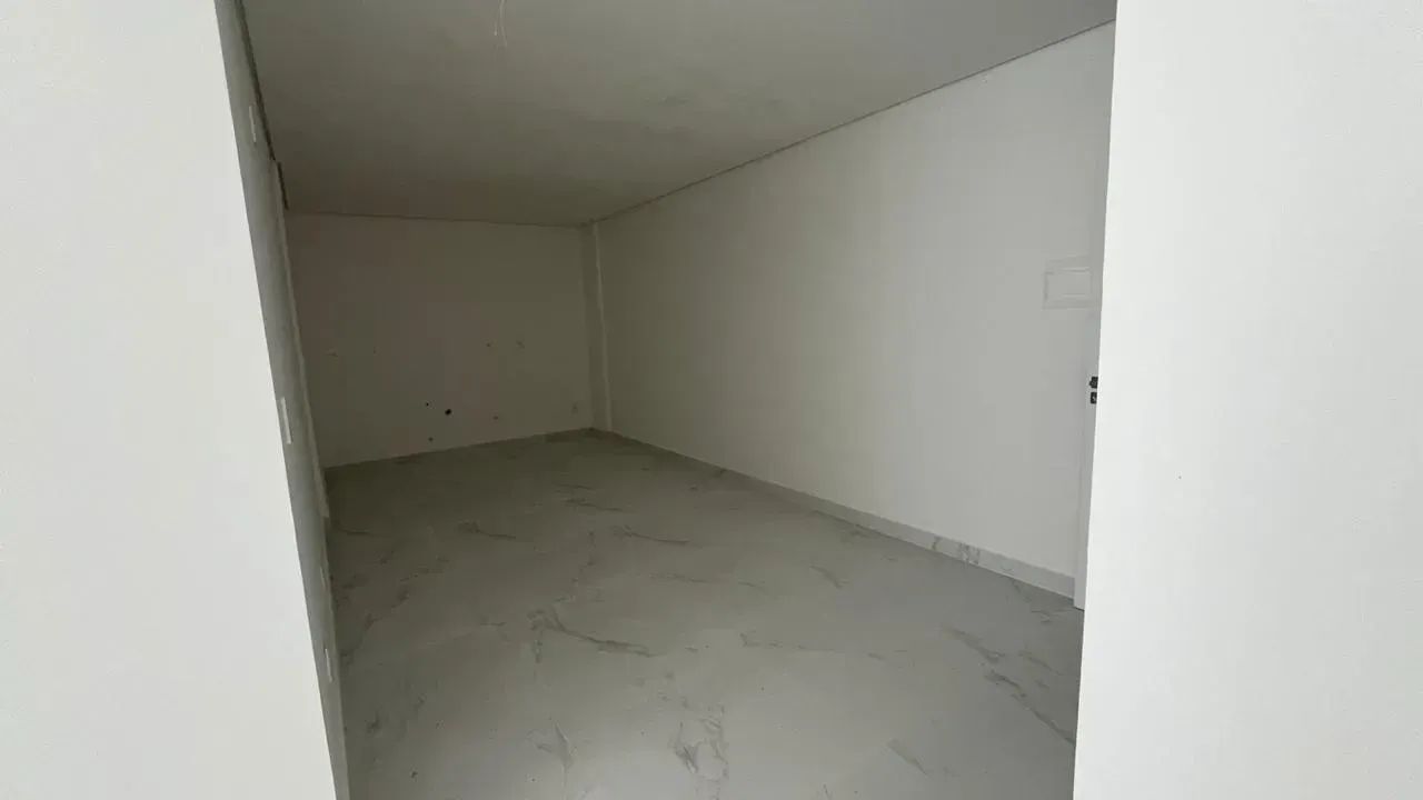 SALA COMERCIAL COM ÓTIMA LOCALIZAÇÃO PARA LOCAÇÃO!!! NA MEIA PRAIA - Foto 4