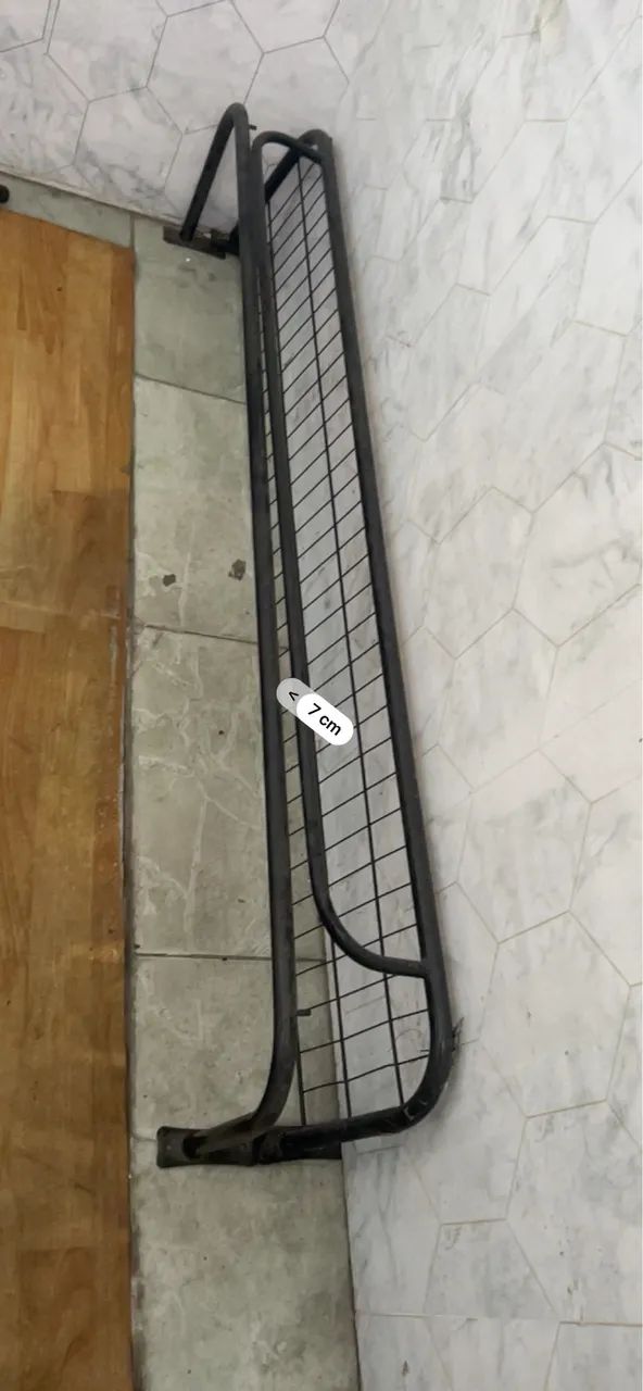 Arara de parede com prateleira aramada maia 1 arara 