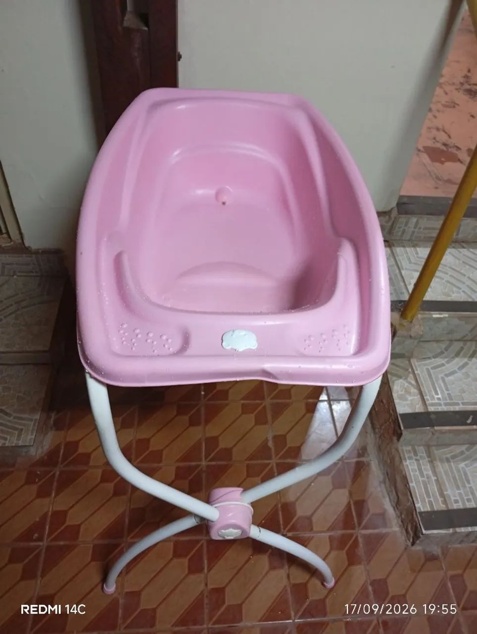 Banheira infantil com suporte. - Foto 2