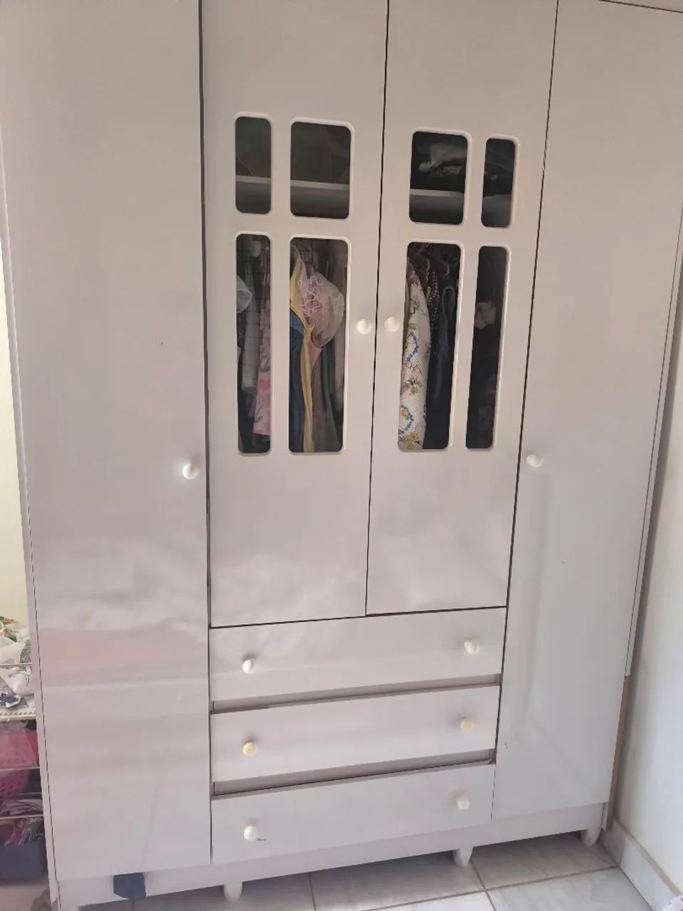 Vendo guarda roupa e cômoda branco infantil - Foto 2