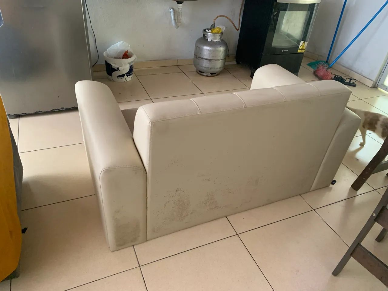 Sofá Jacaúna, três lugares, semi novo preço negociável! - Foto 3
