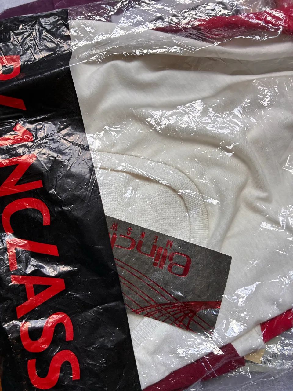 Bermudas e camisas tamanhos variados - Foto 2