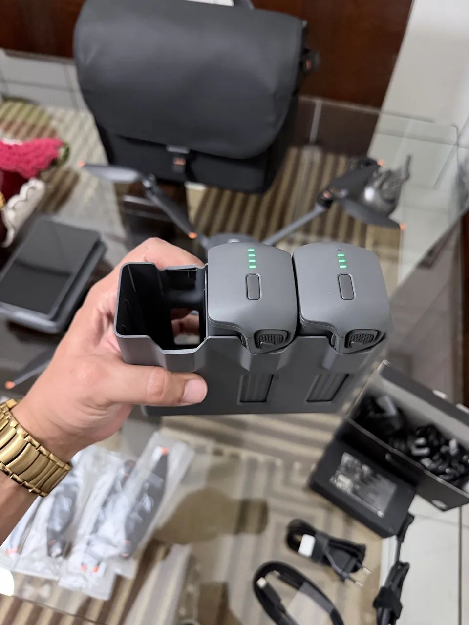 2 BATERIAS + HUB ORIGINAL DJI MAVIC 4 PRO 