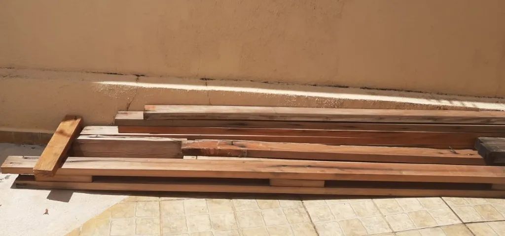 Madeiras: vigas de Peroba Vermelha aparelhada e tabuas de Muiracatiara aparalheda - Foto 4