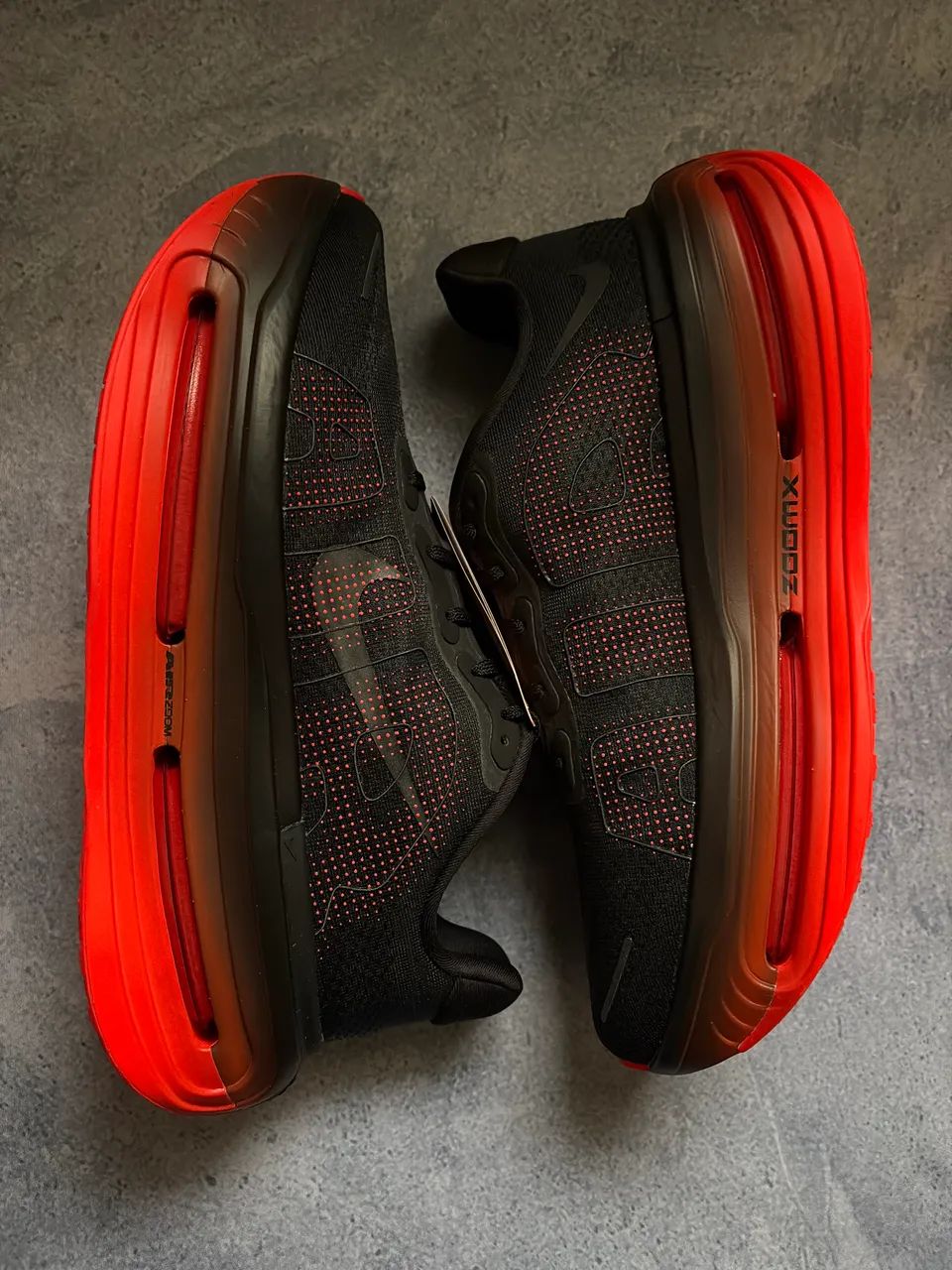 Nike Vomero Premium "Black Bright Crimson" - 41 e 42 - Foto 3