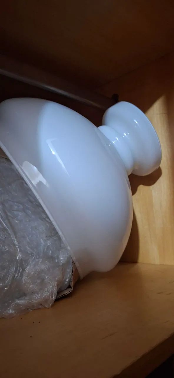 PAR DE LUSTRES ORIGINAIS DÉCADA DE 70 COM OPALINA - Foto 5