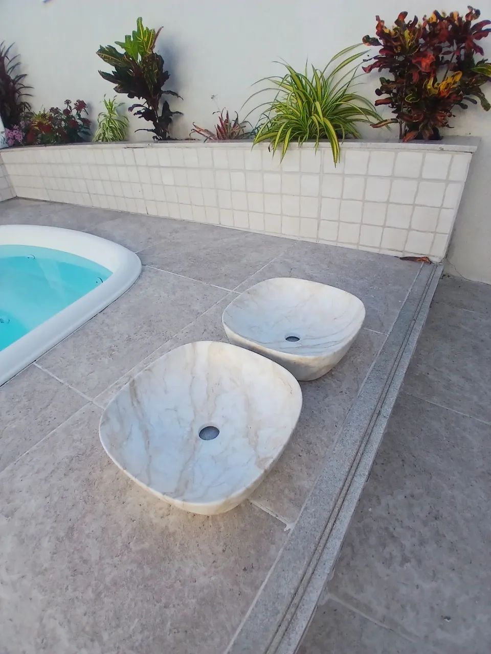 Vendo 2 cubas de cerâmica 