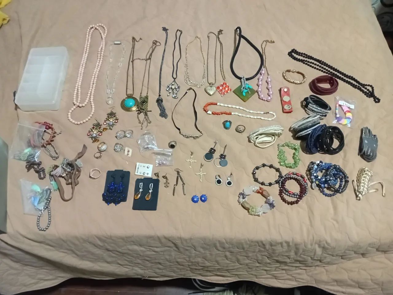 Bijuterias novas e usadas 