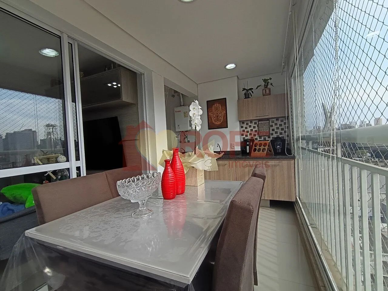 1 dormitório, 49m², suíte e lavabo, 2 banheiros, ar condicionado,