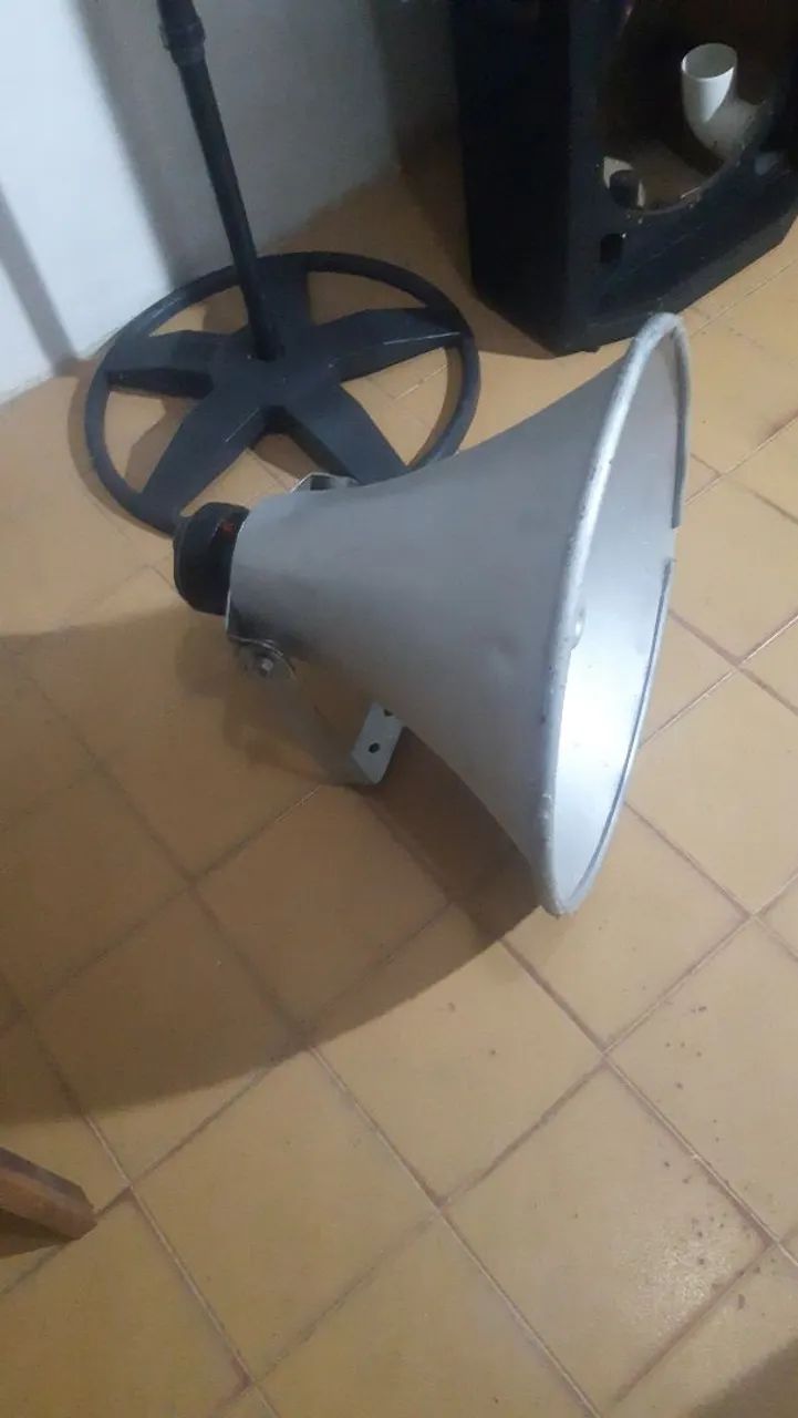 Megafone já com drive embutido para vender logo r$ 250