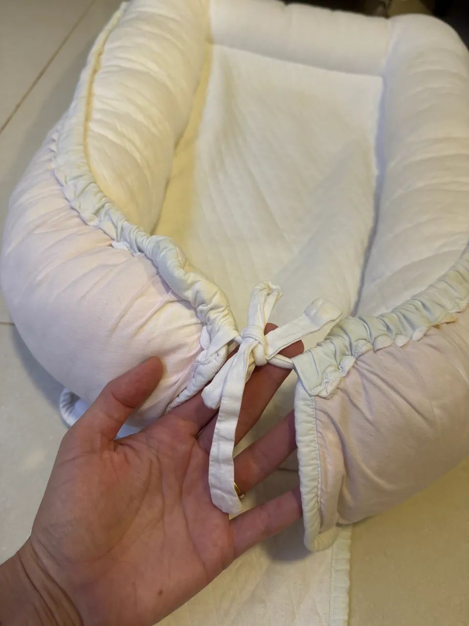 Ninho Redutor de Berço Off White - Grife Patchouly - Foto 5