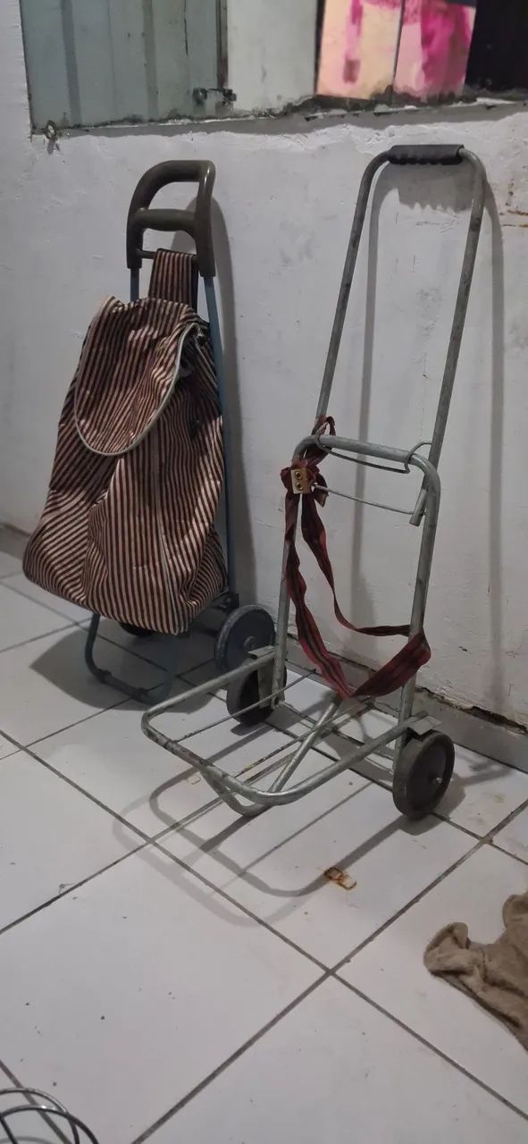 Carrinhos para compra usados em bom estado  - Foto 3