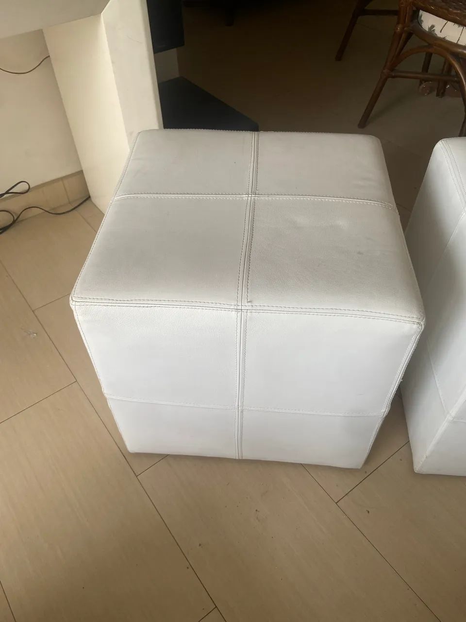 Banquetas de couro com rodízio  - Foto 2