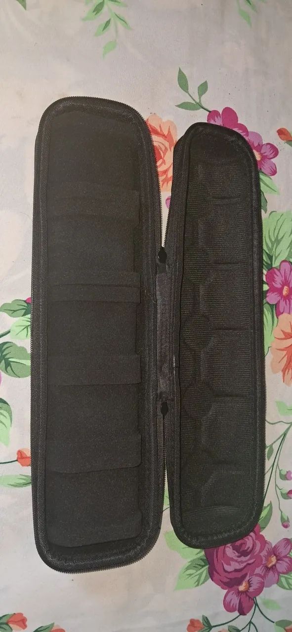 Vendo estojo de viagem e expositor para 5 relógios  - Foto 3