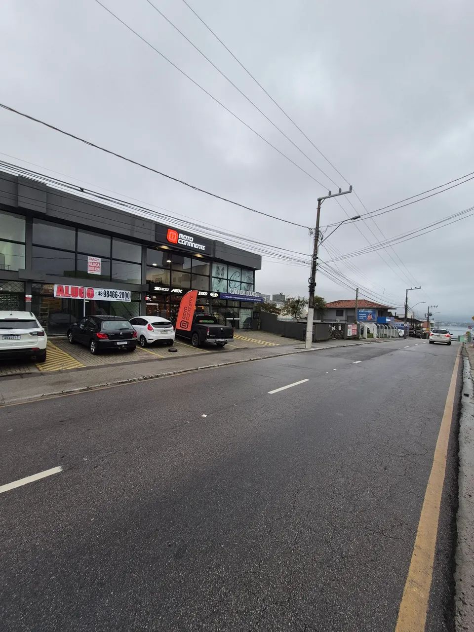 Sala comercial na Praia Comprida em São José 