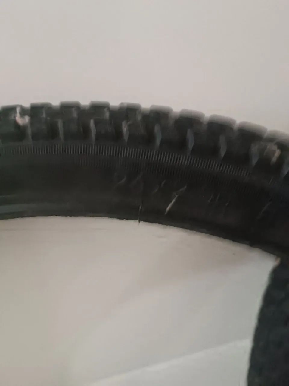 Pneus de bicicleta aro 24 em otimo estado - Foto 5