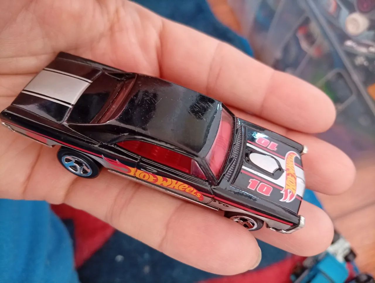 2 Hotwheels 