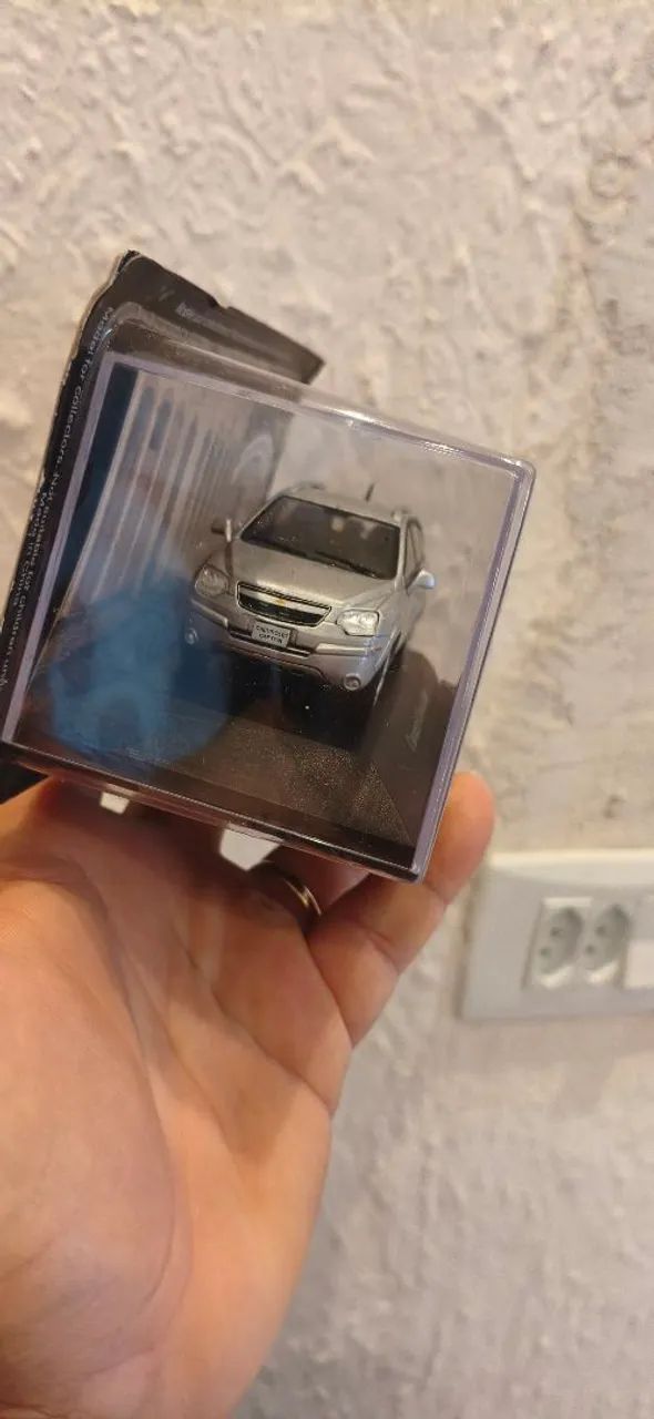 Miniatura Chevrolet Captiva 1/43 - Foto 2