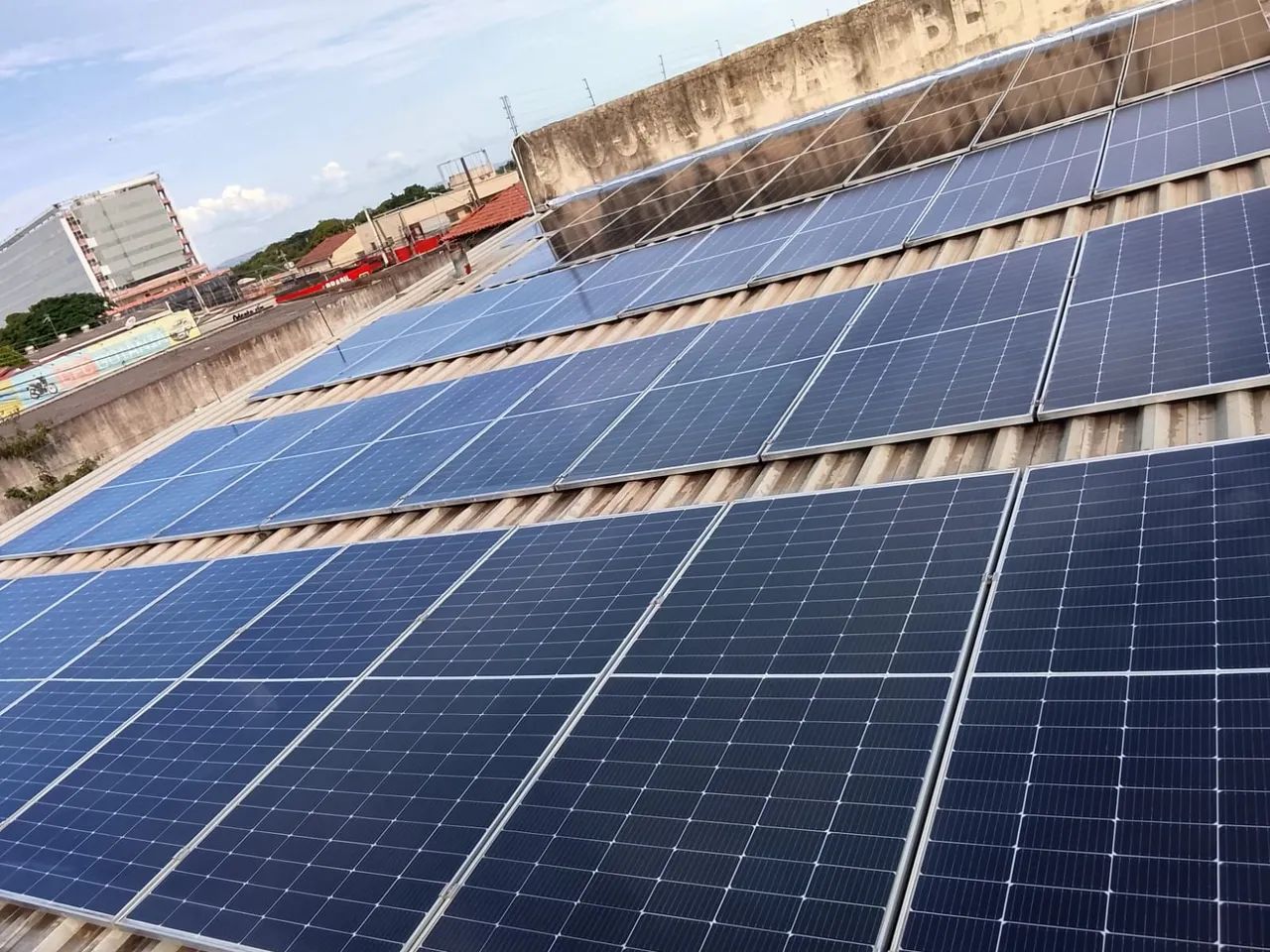 Limpeza e manutenção de painéis solares. - Foto 4