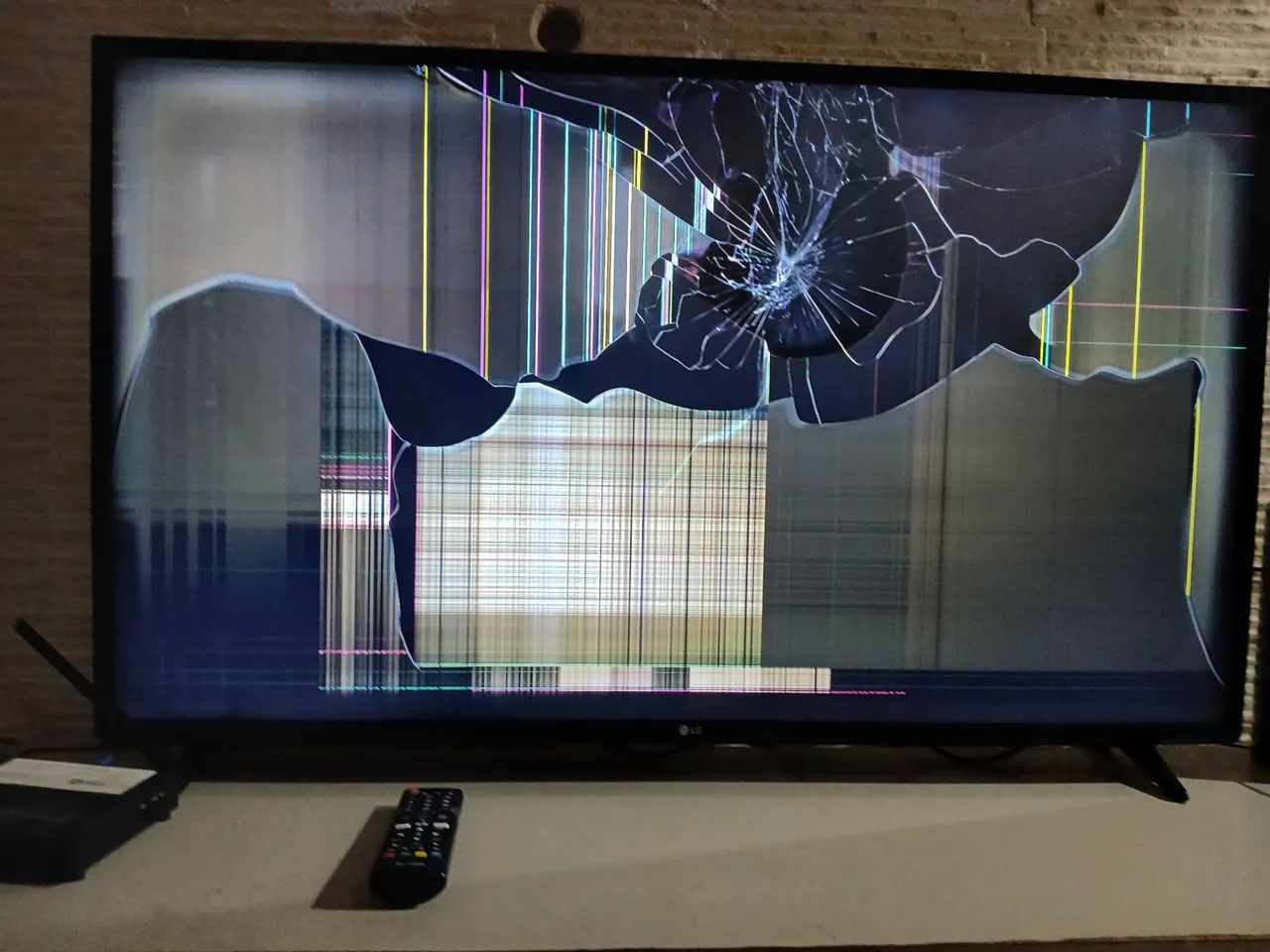 Tv LG 43 polegadas Tela quebrada