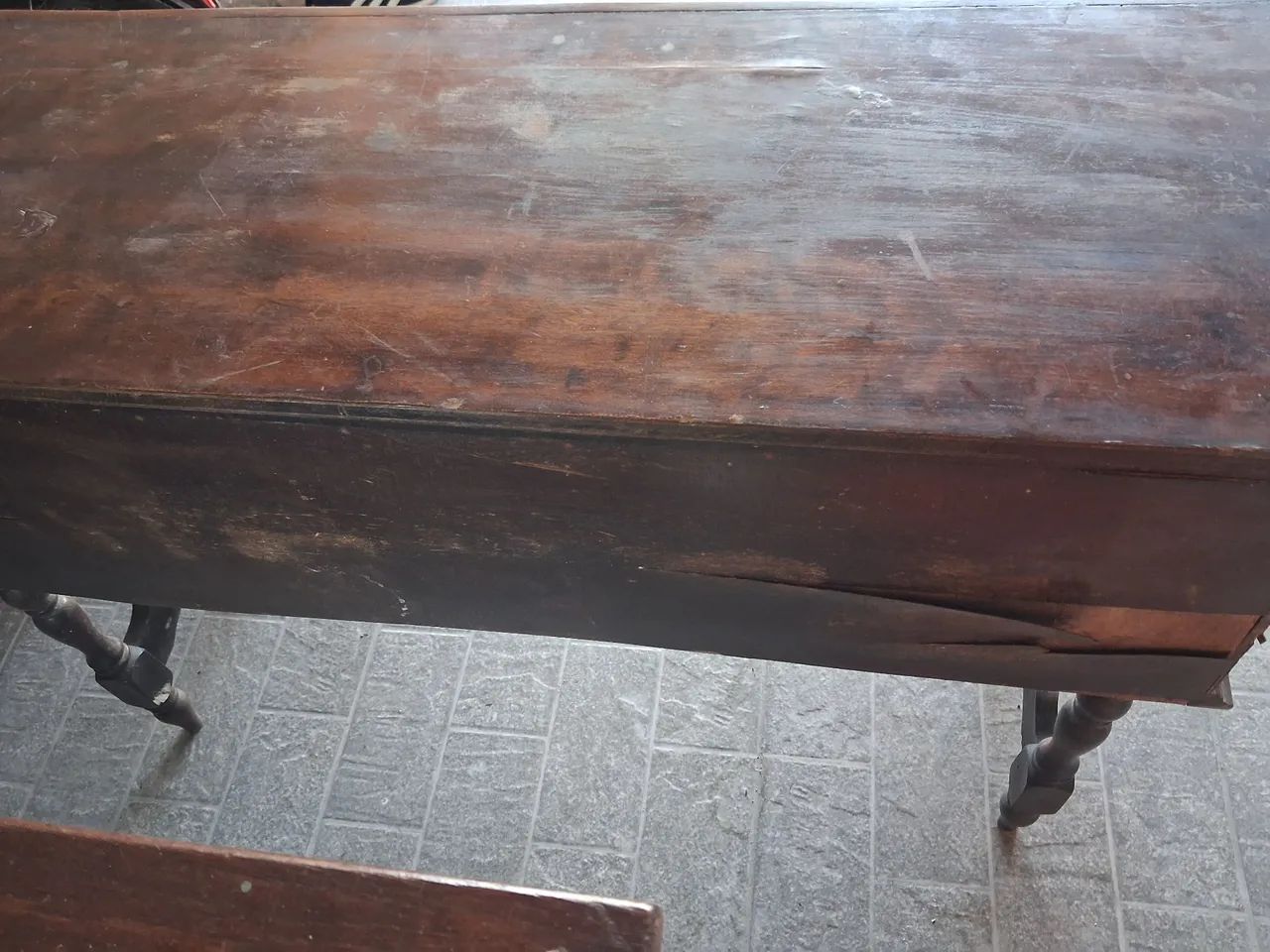 Antiga mesa de madeira maciça.  - Foto 2