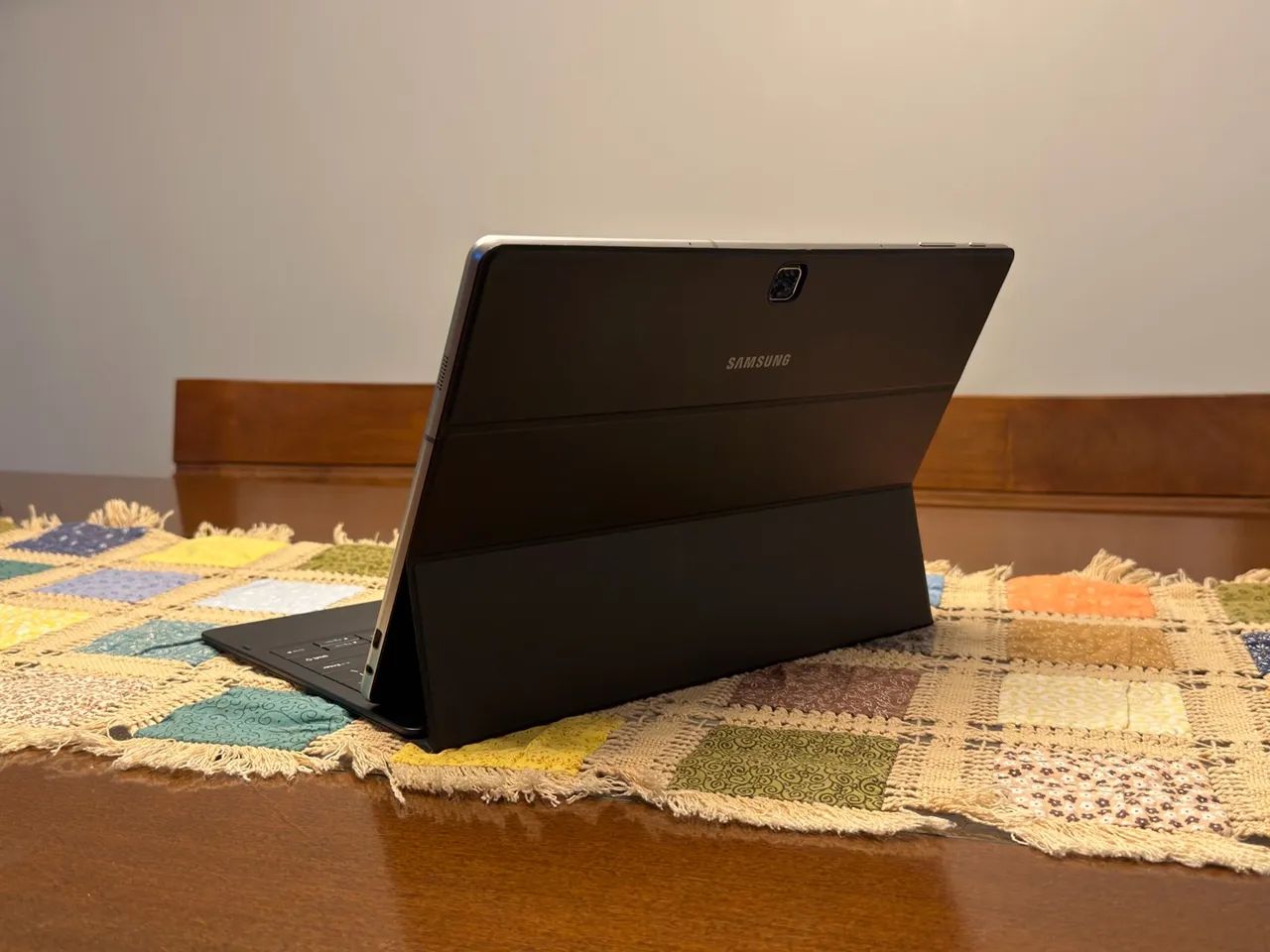 Samsung Galaxy TabPro S 128GB SSD + Capa com Teclado e Trackpad - Perfeito estado - Foto 2
