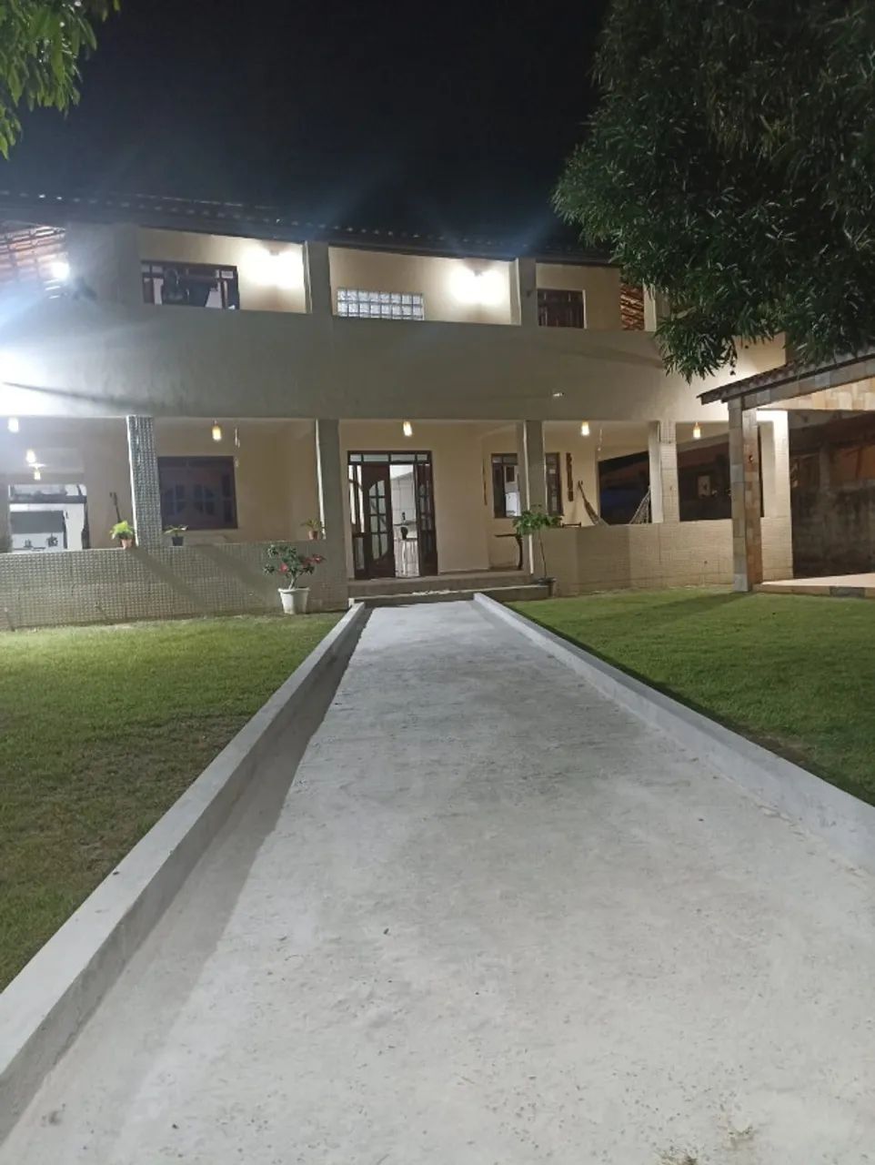 Casa em condomínio fechado próximo a praia.