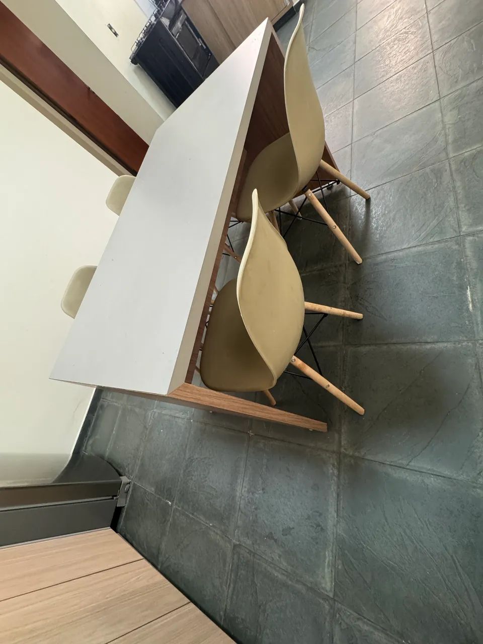 Mesa com cadeiras  - Foto 2