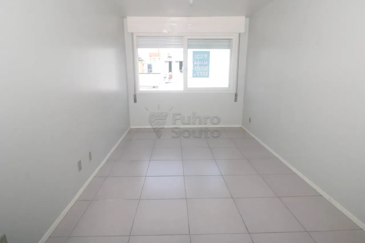 Kitnet no Edifício Comodoro - Praticidade no coração de Pelotas!