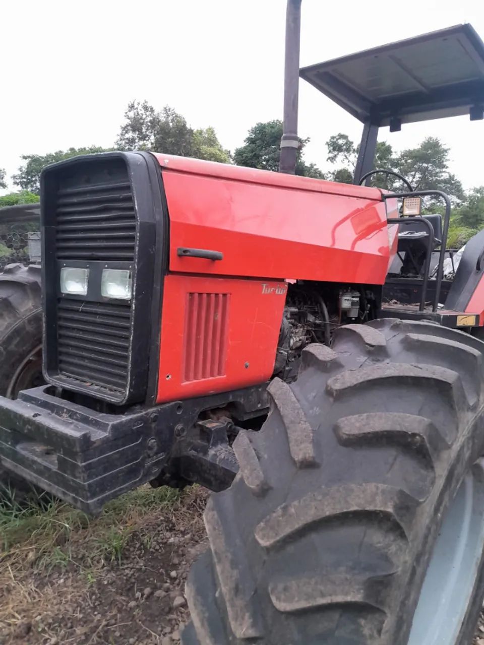 Trator 4x4 modelo 660