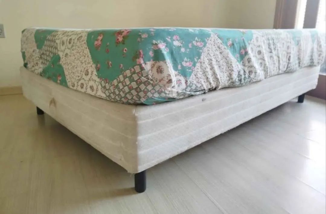 Vende-se cama box e colchão semi casal