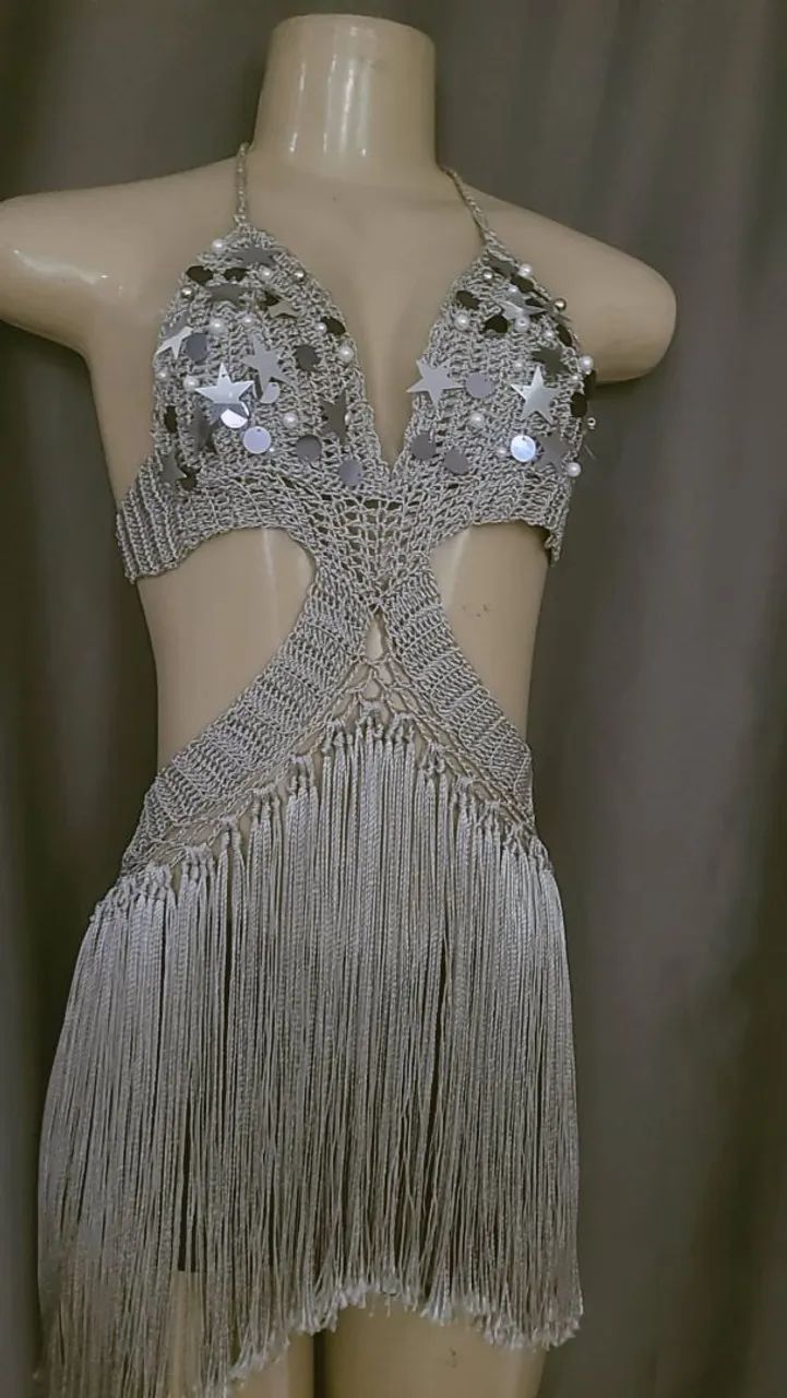 Vestido brilho de crochê 