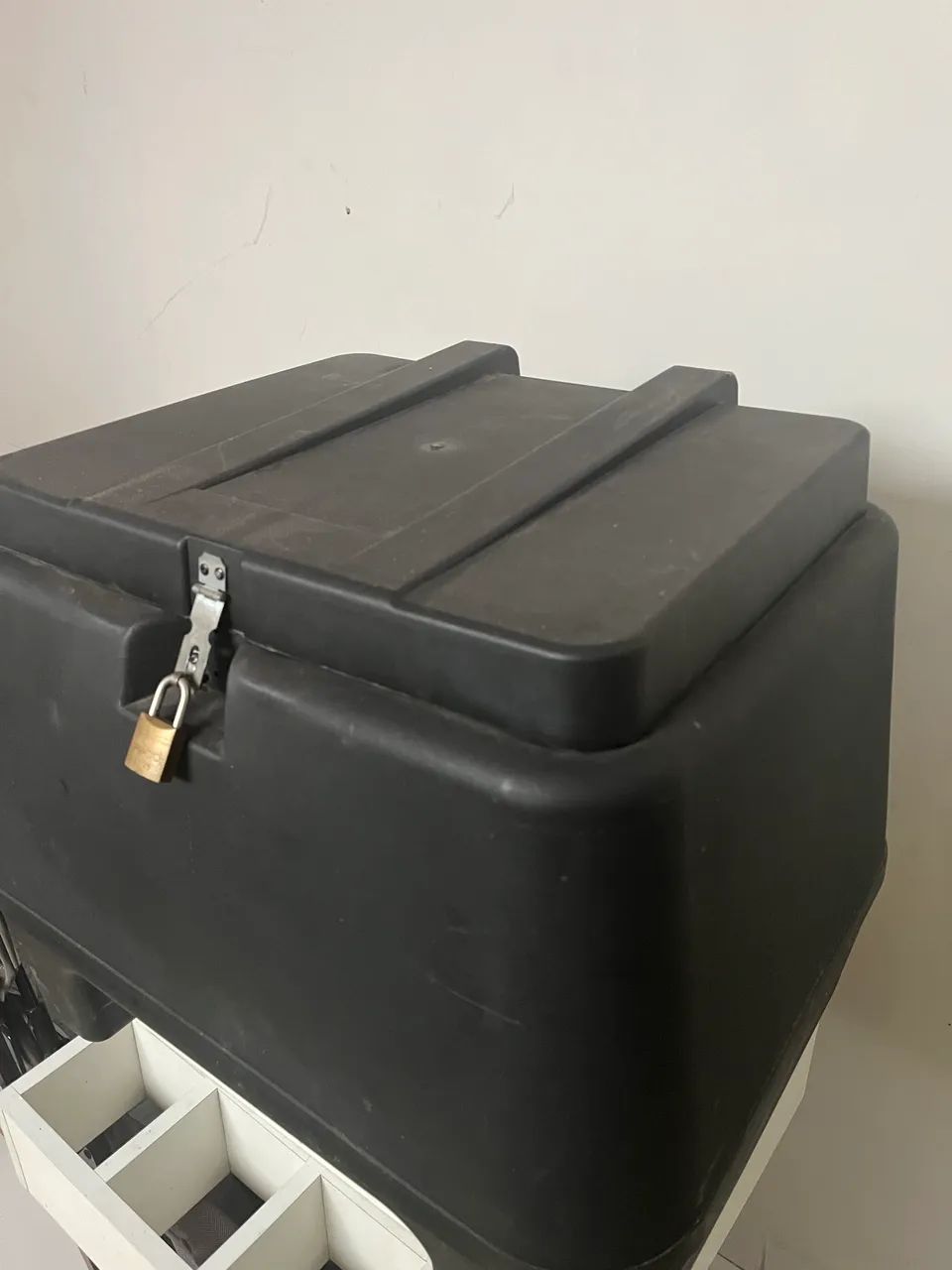 Vende-se baú de moto  - Foto 3