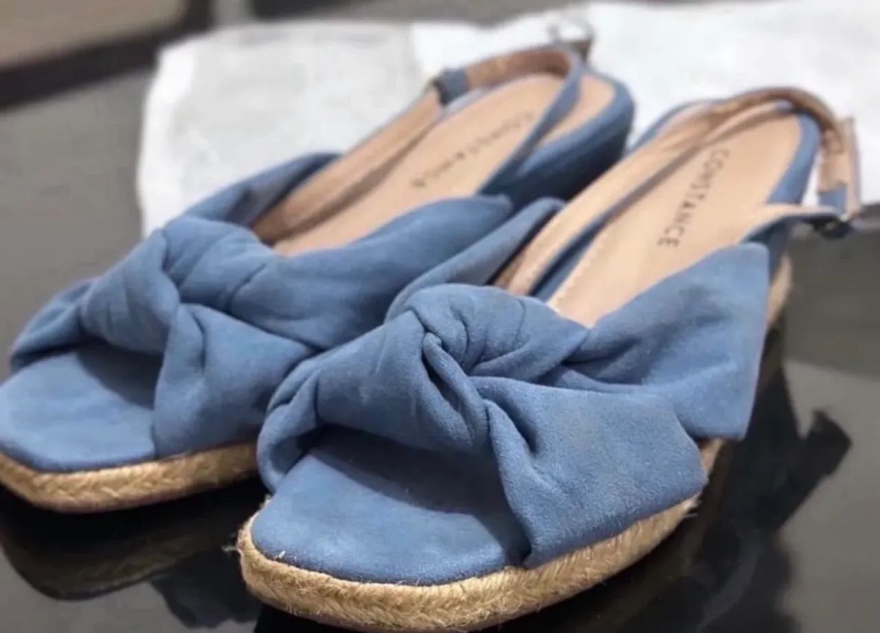 Sandália azul nova 