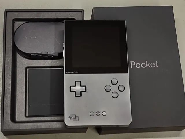 新品未開封Analogue Pocket Console black Analogue Pocket Preto + SD 64gb com jogos e Open FPGA - Consoles