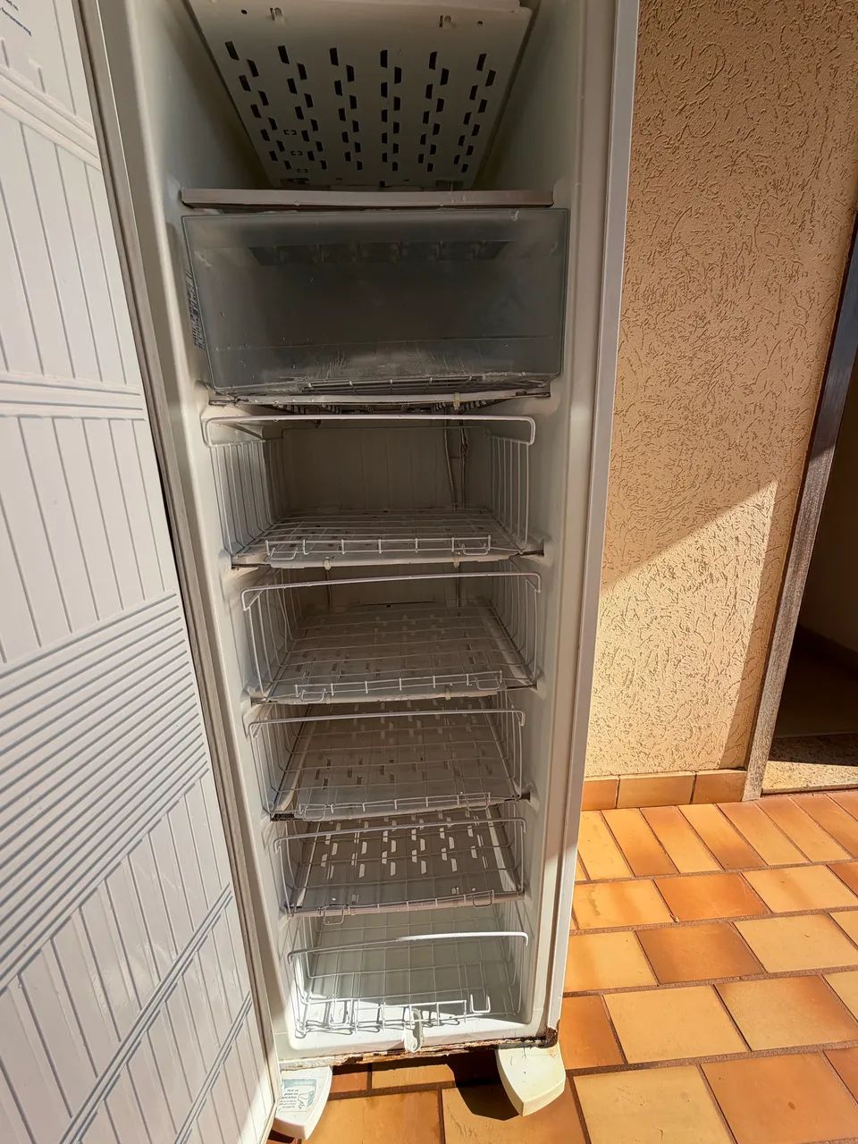 Freezer vertical Electrolux  - Foto 3