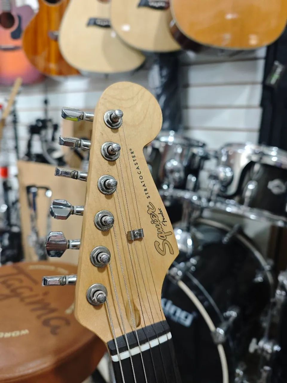 Guitarra Squier Stratocaster Red Regulada - Foto 2