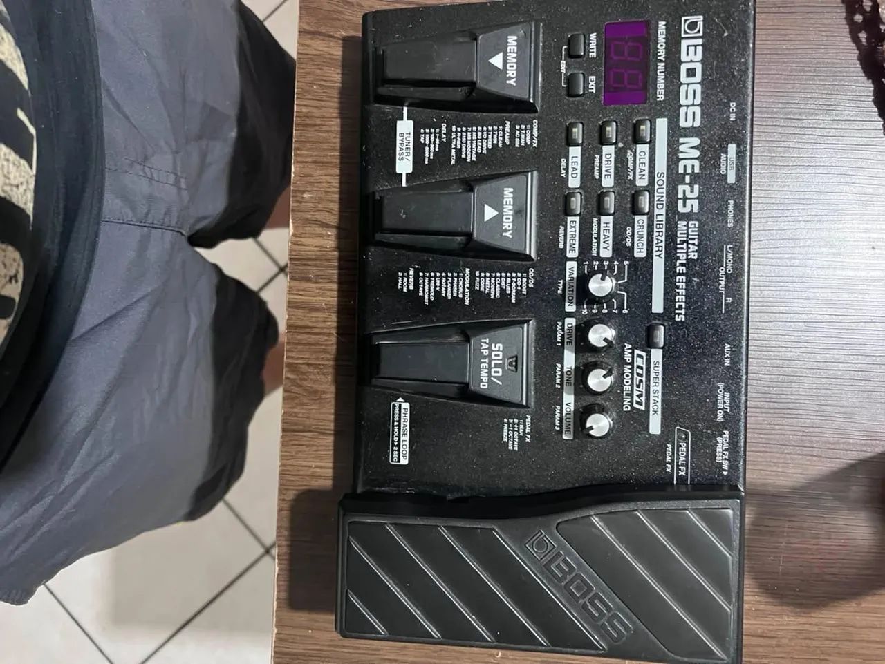 R$650 Pedaleira Boss me 25 com fonte  - Foto 2