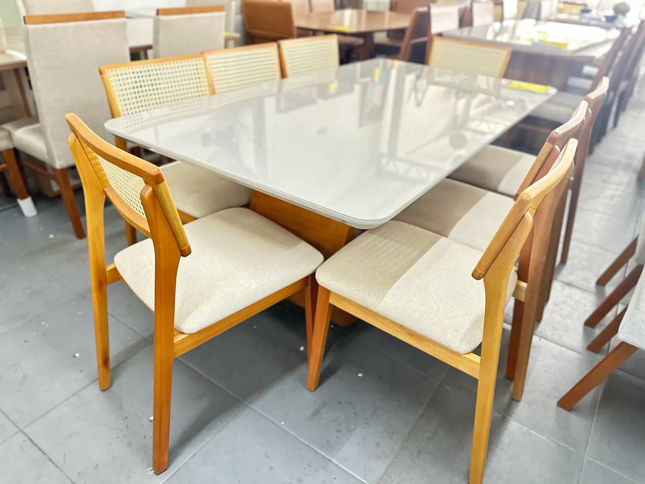 Mesa resistente de madeira  - Foto 2