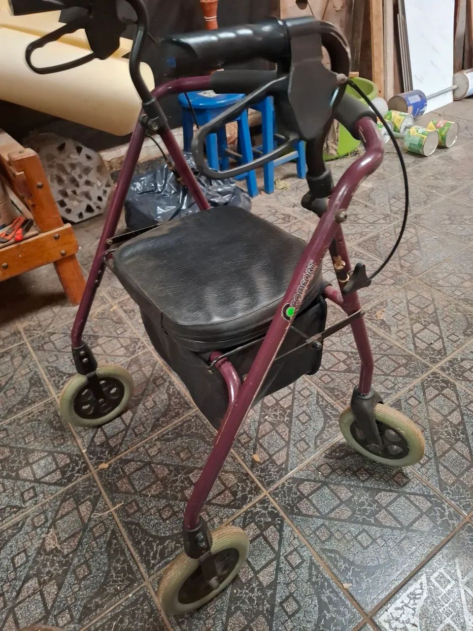 Andador para idosos com 4 rodas.  - Foto 4
