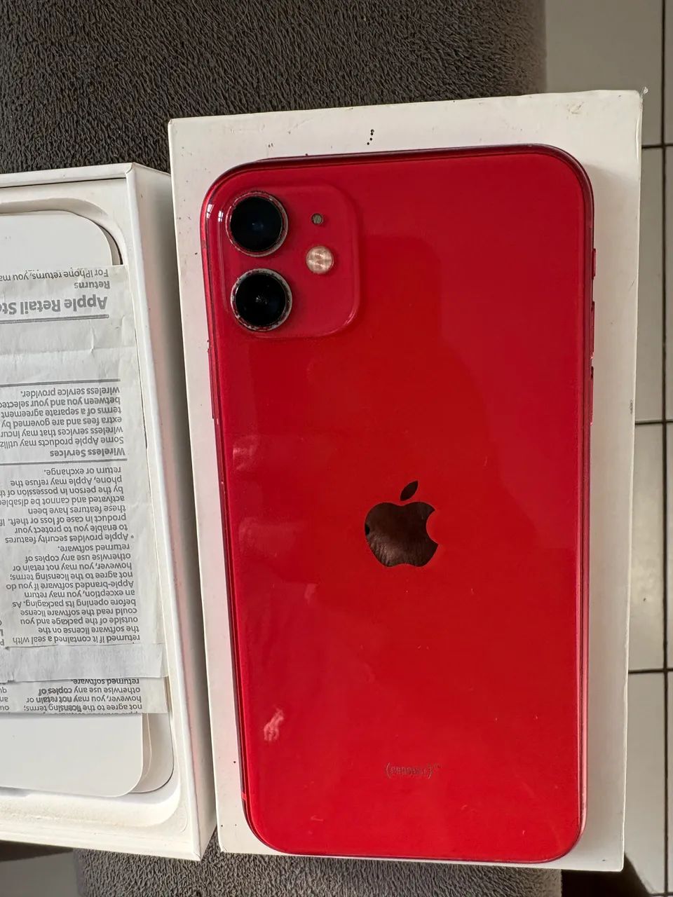 iPhone 11 red 64gb vai na caixa todo original - Celulares e