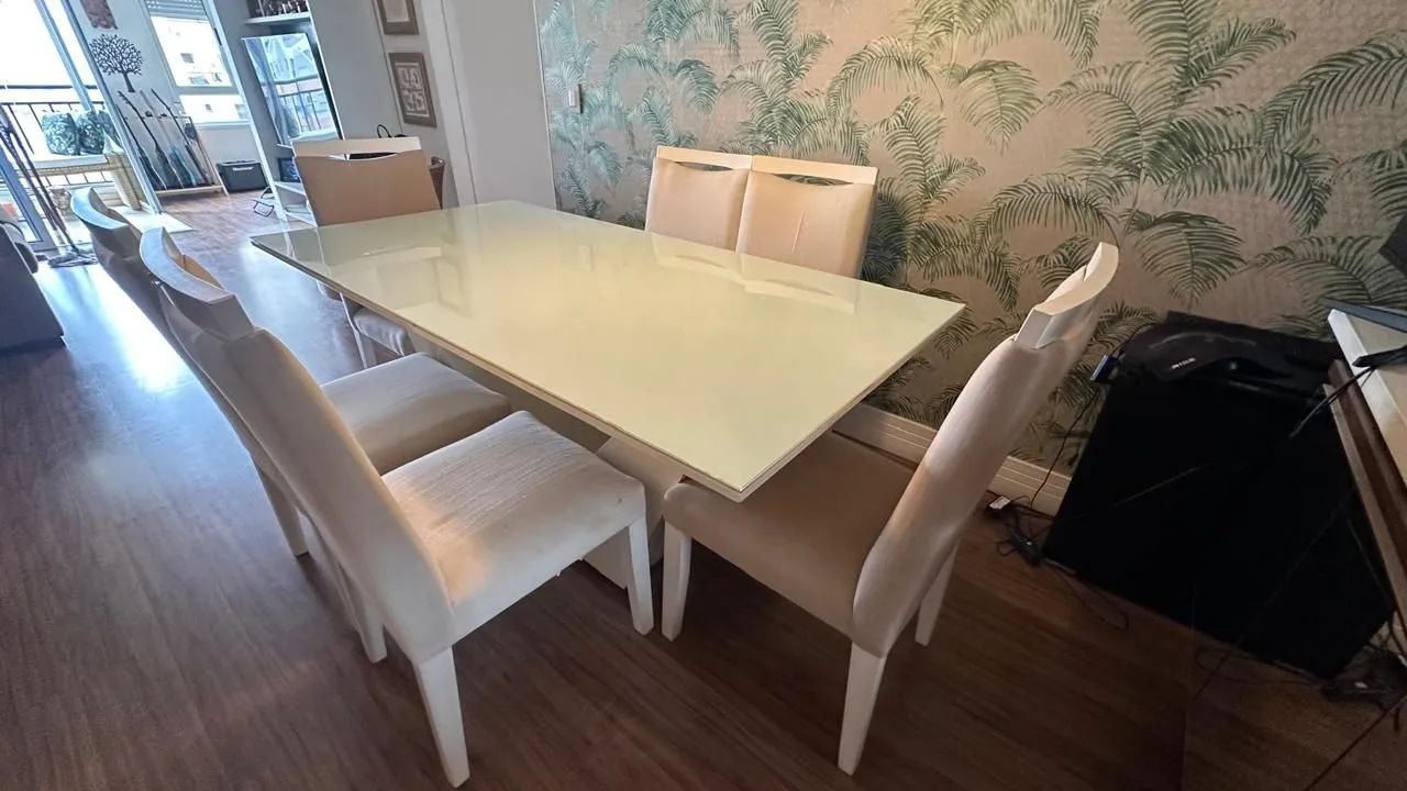 Mesa de jantar 180cm X 90cm em Laca branca e vidro com 6 cadeiras - Foto 2