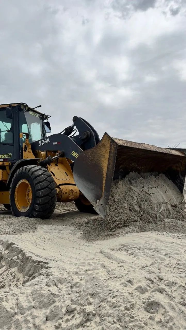 Pá carregadeira 524k Jonh Deere enchedeira muito boa 2015