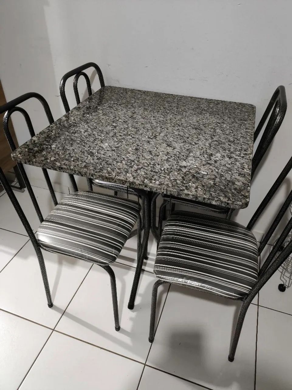 Mesa 4 cadeiras