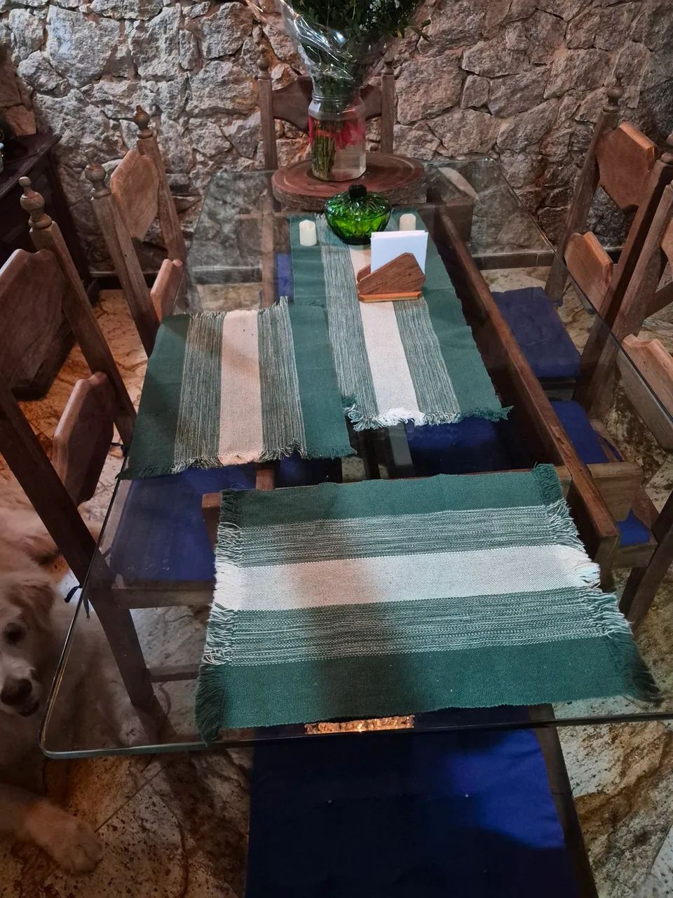 Mesa de madeira com 6 cadeiras - Foto 2