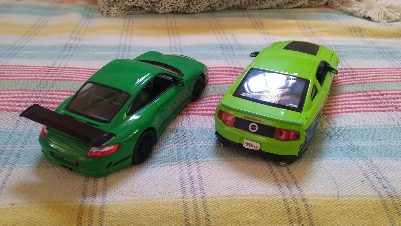 Miniaturas 1:24 Maisto e Welly - Foto 2