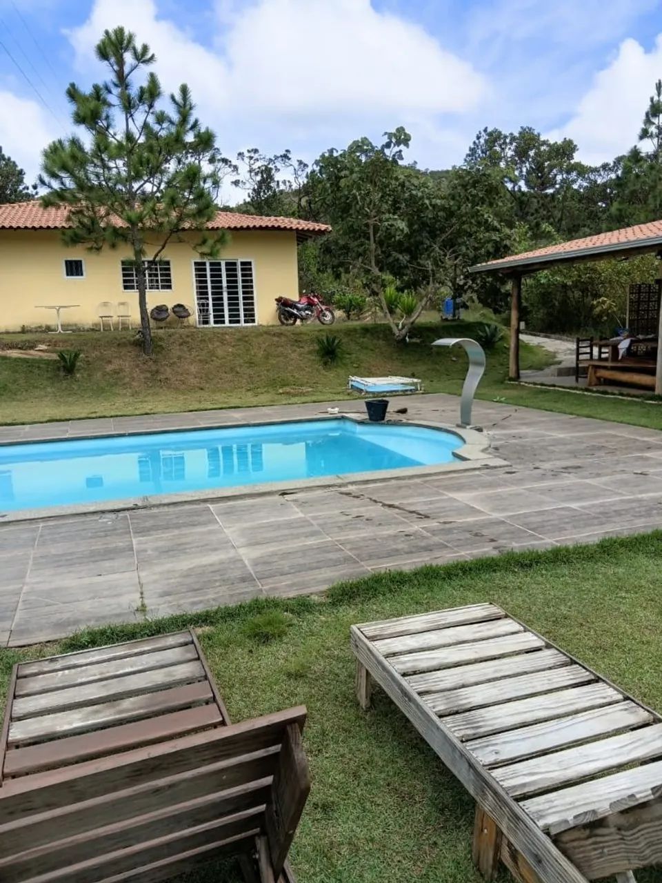 Vendo Sítio,casa de 3 quarto com piscina e riacho  no fundo