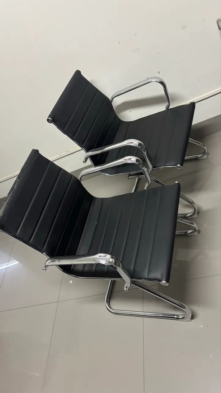 3 cadeiras 1 de chefe e duas de cliente - Foto 4
