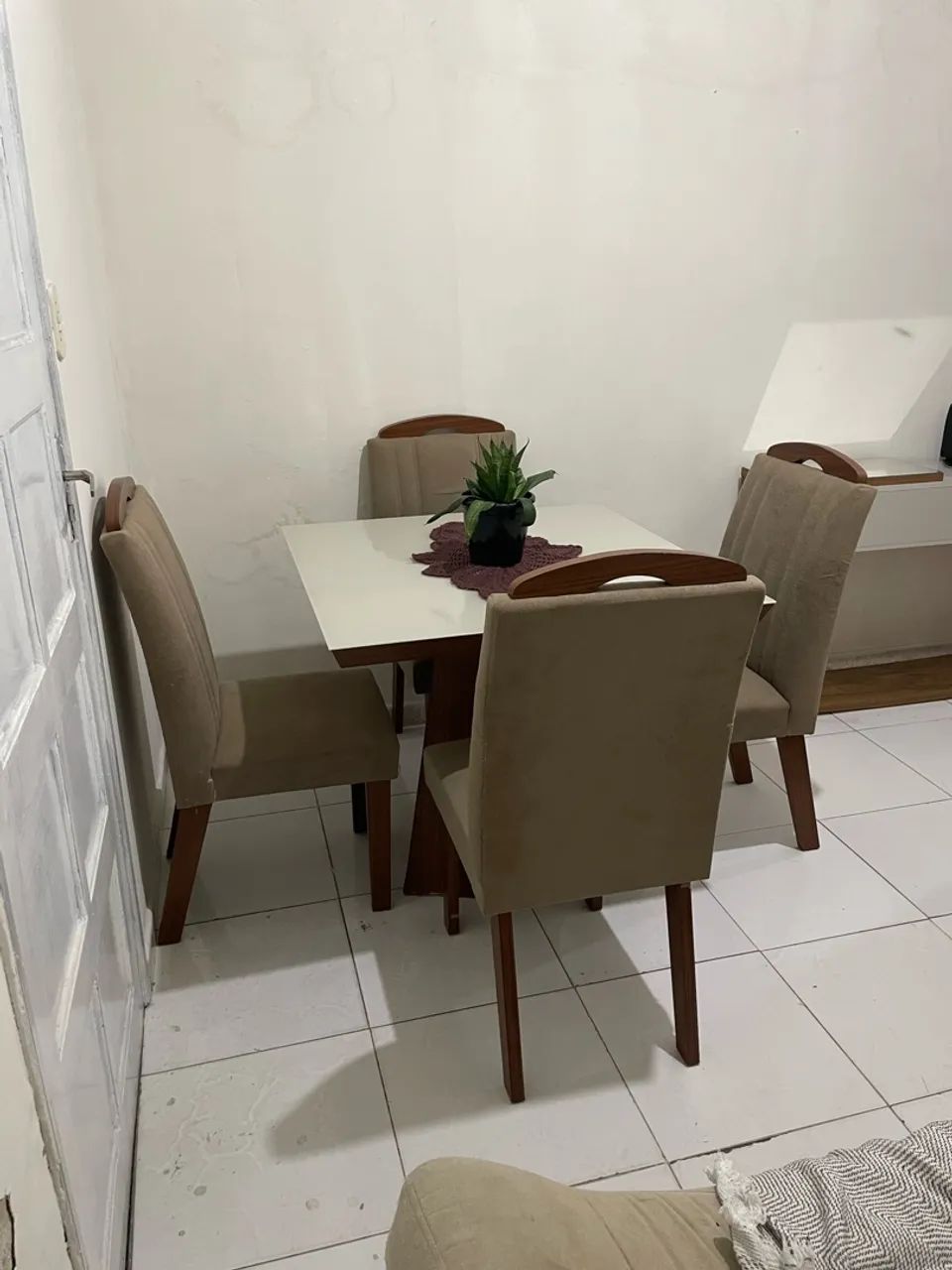 Mesa de jantar 4 cadeiras  - Foto 3
